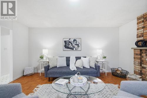 253 Michael Boulevard, Whitby, ON - Indoor Photo Showing Living Room