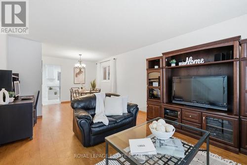 253 Michael Boulevard, Whitby, ON - Indoor Photo Showing Living Room