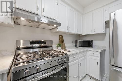 253 Michael Boulevard, Whitby, ON - Indoor Photo Showing Kitchen