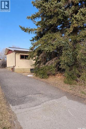 6366 Queens Avenue, Gull Lake, SK - Outdoor