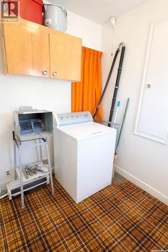 6366 Queens Avenue, Gull Lake, SK - Indoor Photo Showing Laundry Room