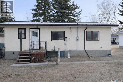 6366 Queens Avenue, Gull Lake, SK - Outdoor