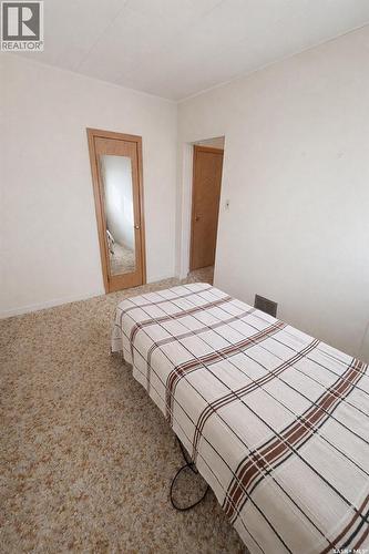 6366 Queens Avenue, Gull Lake, SK - Indoor Photo Showing Bedroom