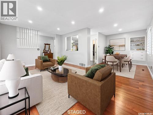 1102 Golden Place, Swift Current, SK - Indoor Photo Showing Living Room