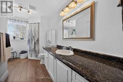 Large 4 piece ensuite - 