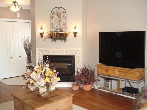 Salon - 7840 Rue Lemelin, Brossard, QC - Indoor Photo Showing Living Room With Fireplace