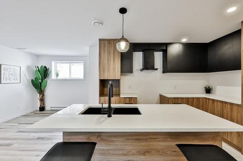 Intergénération - 750 5E Rang, Sainte-Julienne, QC - Indoor Photo Showing Kitchen With Double Sink