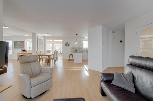 Salon - 1748 Route 138, Donnacona, QC - Indoor Photo Showing Living Room