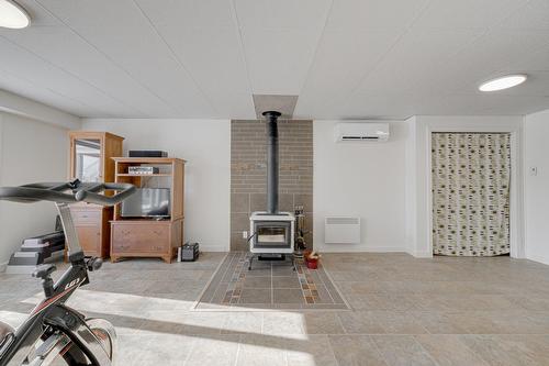 Salle familiale - 1748 Route 138, Donnacona, QC - Indoor