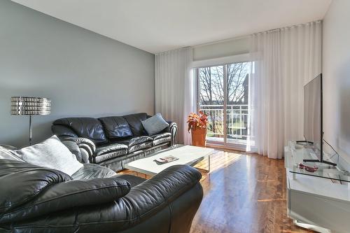 Salon - 6-6060 Rue Gabrielle-Roy, Longueuil (Saint-Hubert), QC - Indoor Photo Showing Living Room