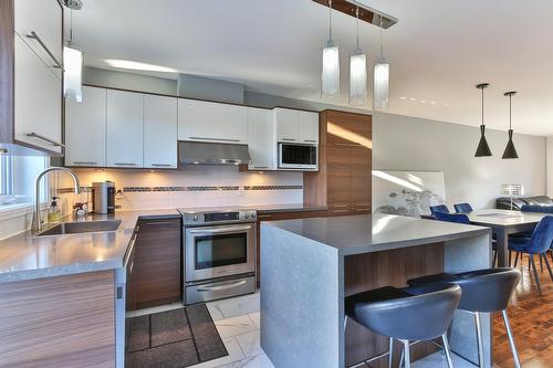 Cuisine - 6-6060 Rue Gabrielle-Roy, Longueuil (Saint-Hubert), QC - Indoor Photo Showing Kitchen With Upgraded Kitchen