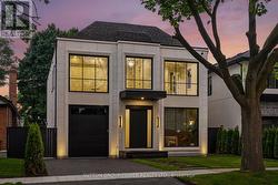 121 EDGECROFT ROAD Toronto, ON M8Z 2C2