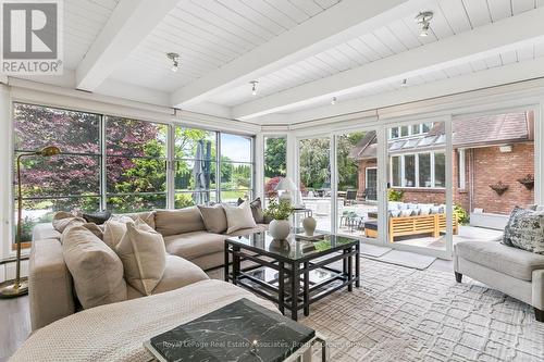 19 Lorraine Gardens, Toronto, ON - Indoor Photo Showing Living Room