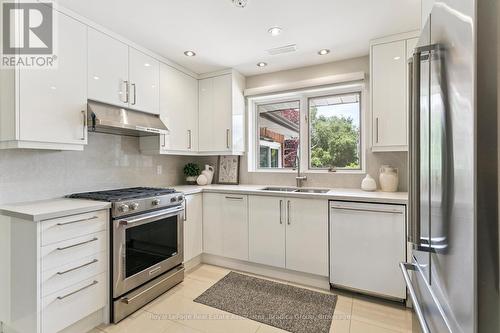 19 Lorraine Gardens, Toronto, ON - Indoor Photo Showing Kitchen With Double Sink With Upgraded Kitchen