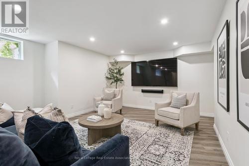 19 Lorraine Gardens, Toronto, ON - Indoor Photo Showing Living Room