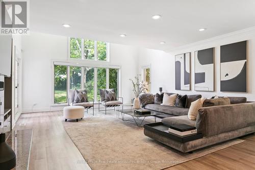 19 Lorraine Gardens, Toronto, ON - Indoor Photo Showing Living Room