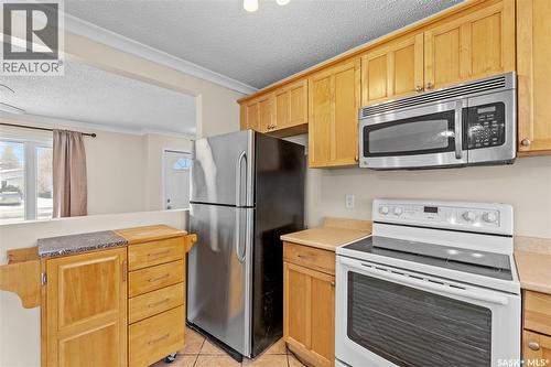3618 Fairlight Drive, Saskatoon, SK - Indoor Photo Showing Kitchen