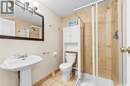3618 Fairlight Drive, Saskatoon, SK - Indoor Photo Showing Bathroom