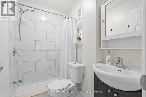 88 Graham Avenue N, Hamilton, ON - Indoor Photo Showing Bathroom