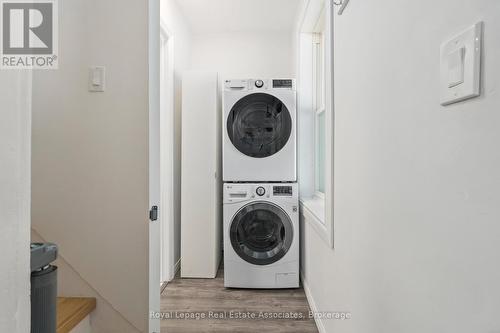 88 Graham Avenue N, Hamilton, ON - Indoor Photo Showing Laundry Room