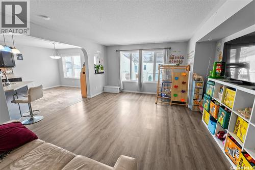 2738 Alfred Crescent, Regina, SK - Indoor Photo Showing Living Room