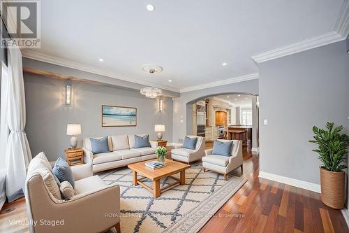 115 St Lawrence Drive, Mississauga, ON - Indoor Photo Showing Living Room