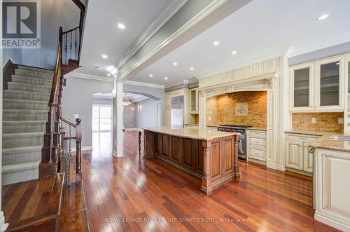 115 St Lawrence Drive, Mississauga, ON - Indoor Photo Showing Kitchen With Upgraded Kitchen