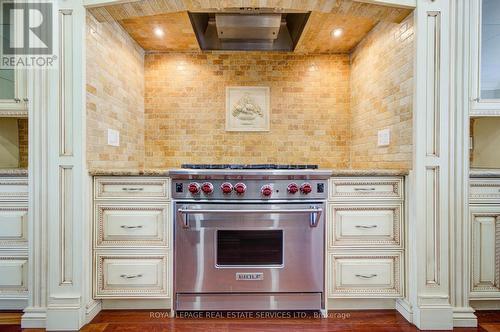 115 St Lawrence Drive, Mississauga, ON - Indoor Photo Showing Kitchen