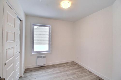 Chambre à coucher - 32 Rue Sévigny, Val-D'Or, QC - Indoor Photo Showing Other Room