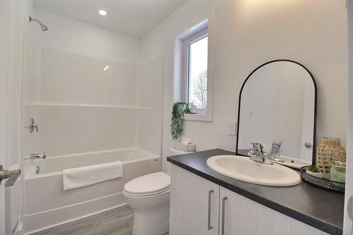 Salle de bains - 32 Rue Sévigny, Val-D'Or, QC - Indoor Photo Showing Bathroom