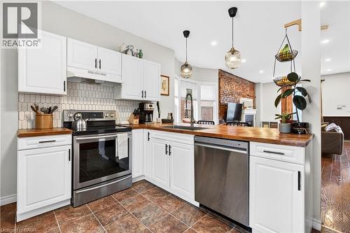 792 Cannon Street E, Hamilton, ON - Indoor Photo Showing Kitchen