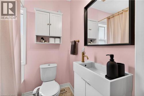 792 Cannon Street E, Hamilton, ON - Indoor Photo Showing Bathroom