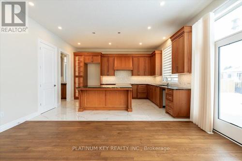 7 Edgeview Crescent, Middlesex Centre (Kilworth), ON - Indoor Photo Showing Kitchen