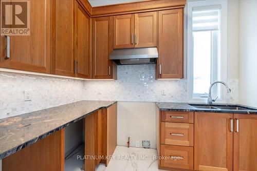 7 Edgeview Crescent, Middlesex Centre (Kilworth), ON - Indoor Photo Showing Kitchen With Double Sink