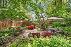 Very private backyard - 