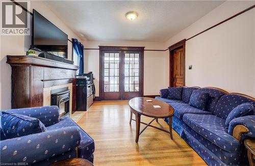 48 Longwood Road N, Hamilton, ON - Indoor Photo Showing Living Room