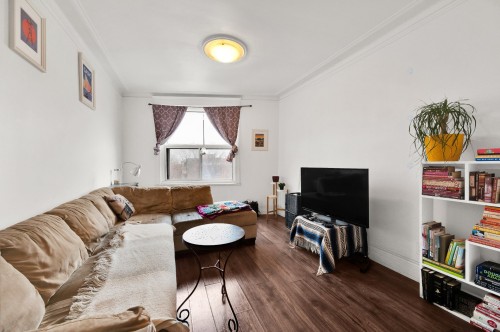 Salon - 1-5325 Rue Sherbrooke O., Montréal (Côte-Des-Neiges/Notre-Dame-De-Grâce), QC - Indoor