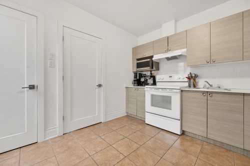 Cuisine - 1-5325 Rue Sherbrooke O., Montréal (Côte-Des-Neiges/Notre-Dame-De-Grâce), QC - Indoor Photo Showing Kitchen