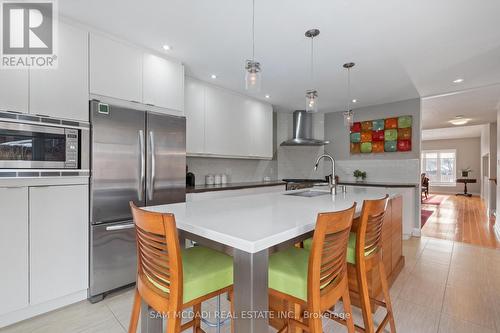 2332 Folkway Drive, Mississauga, ON - Indoor Photo Showing Kitchen With Upgraded Kitchen