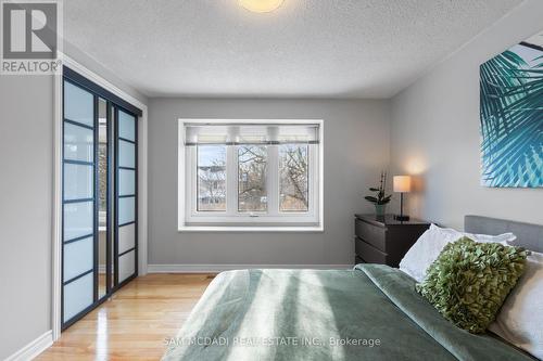 2332 Folkway Drive, Mississauga, ON - Indoor