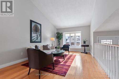 2332 Folkway Drive, Mississauga, ON - Indoor Photo Showing Living Room