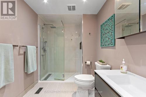 2332 Folkway Drive, Mississauga, ON - Indoor Photo Showing Bathroom