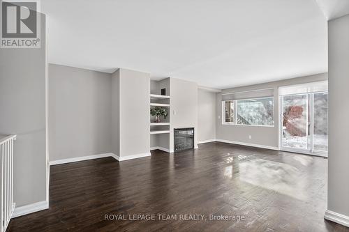 10 - 290 Cathcart Street, Ottawa, ON - Indoor Photo Showing Living Room