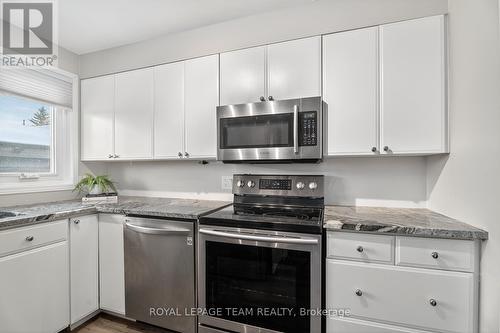 10 - 290 Cathcart Street, Ottawa, ON - Indoor Photo Showing Kitchen
