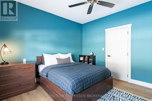 1555 Baseline Road S, Tiny, ON - Indoor Photo Showing Bedroom
