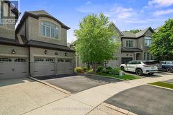 2092 PINEVALLEY CRESCENT  Oakville, ON L6H 6L8