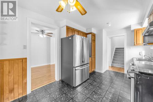 3356 Strabane Drive, Mississauga, ON - Indoor Photo Showing Kitchen