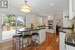 Custom renovated kitchen w double oven & gas stove - 