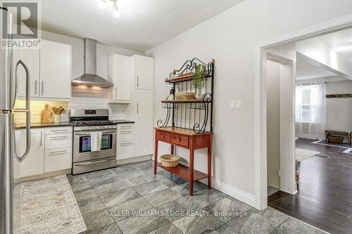 14 Baker Street, Hamilton, ON - Indoor Photo Showing Kitchen