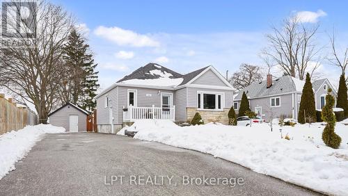 734 HORTOP STREET  Oshawa, ON L1G 4N9